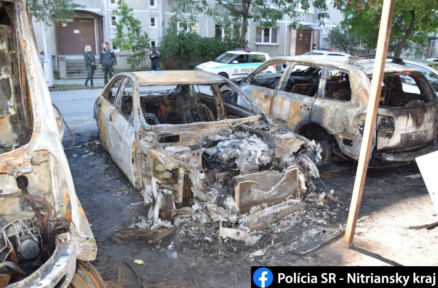 Autók lángoltak az éjszaka Komáromban (FOTÓK)