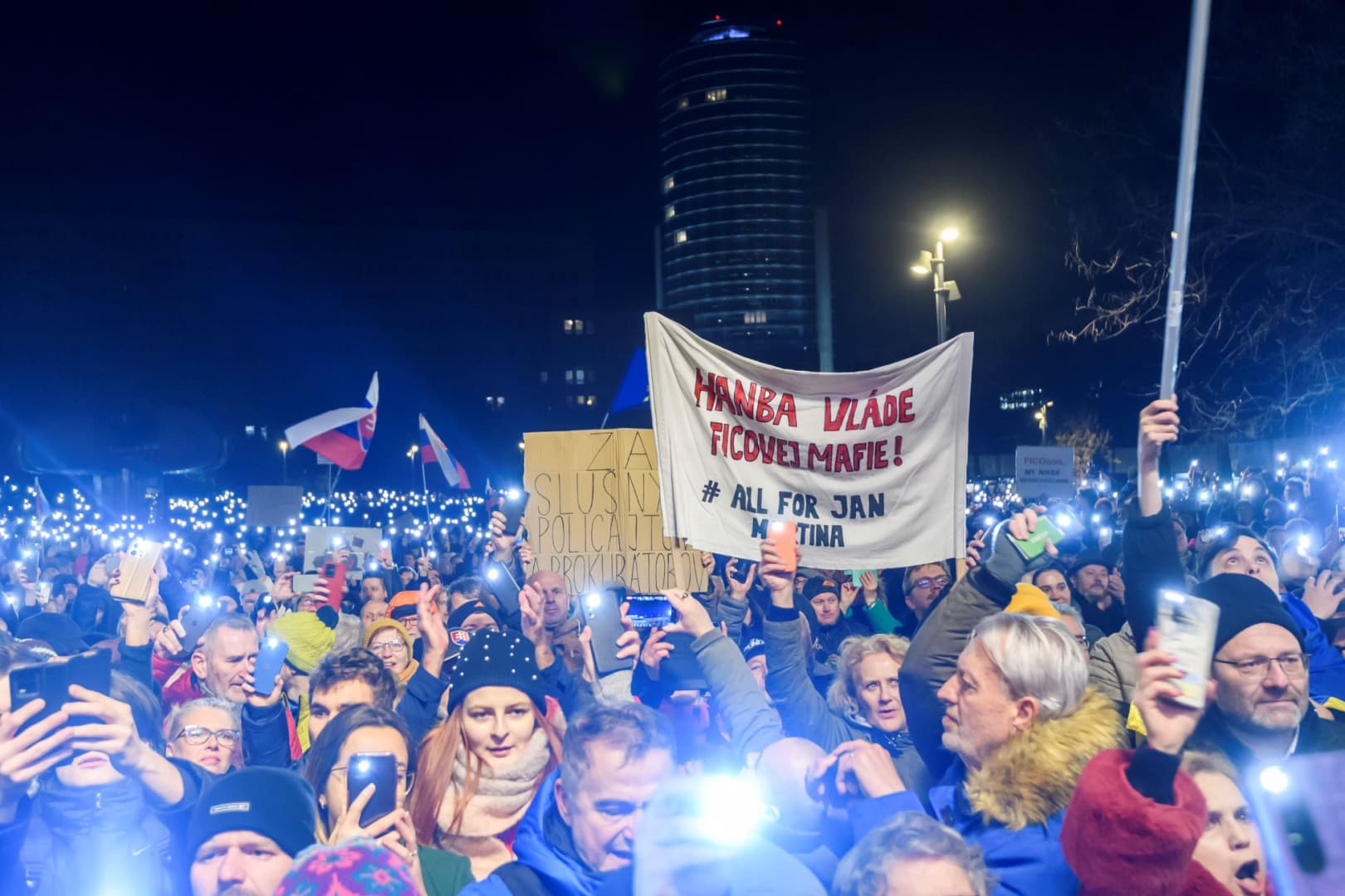 Magyar Szövetség: Orosz és Mózes a speciális ügyészséget védte a téren az ellenzékkel, amit Gyimesi „játékellenzéknek” hív