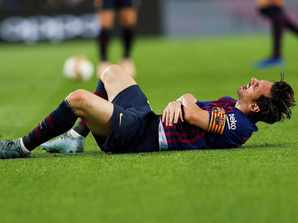 Lionel Messi három hétig nem futballozhat