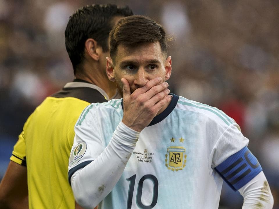 Copa America - Argentínáé a bronz, Messit és Medelt kiállították