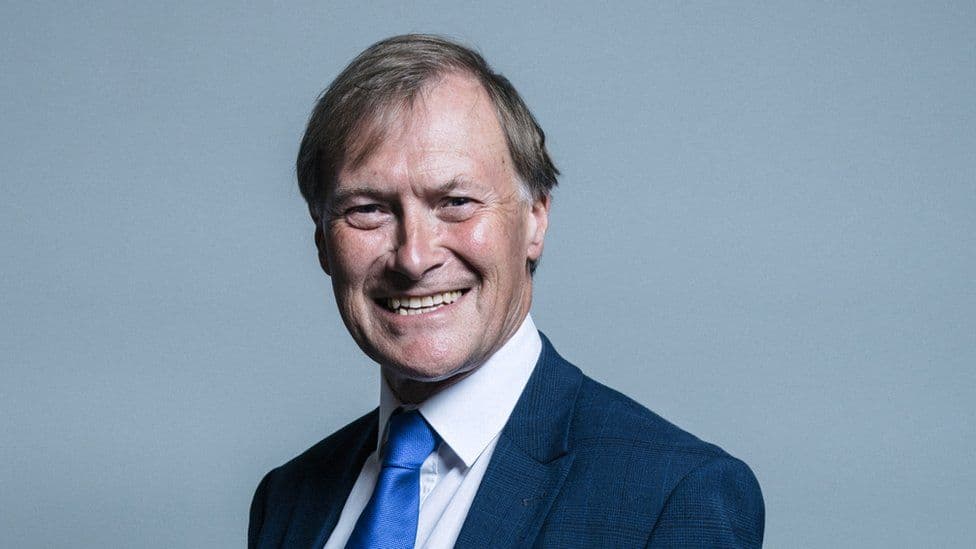 Halálra késeltek egy brit parlamenti képviselőt
