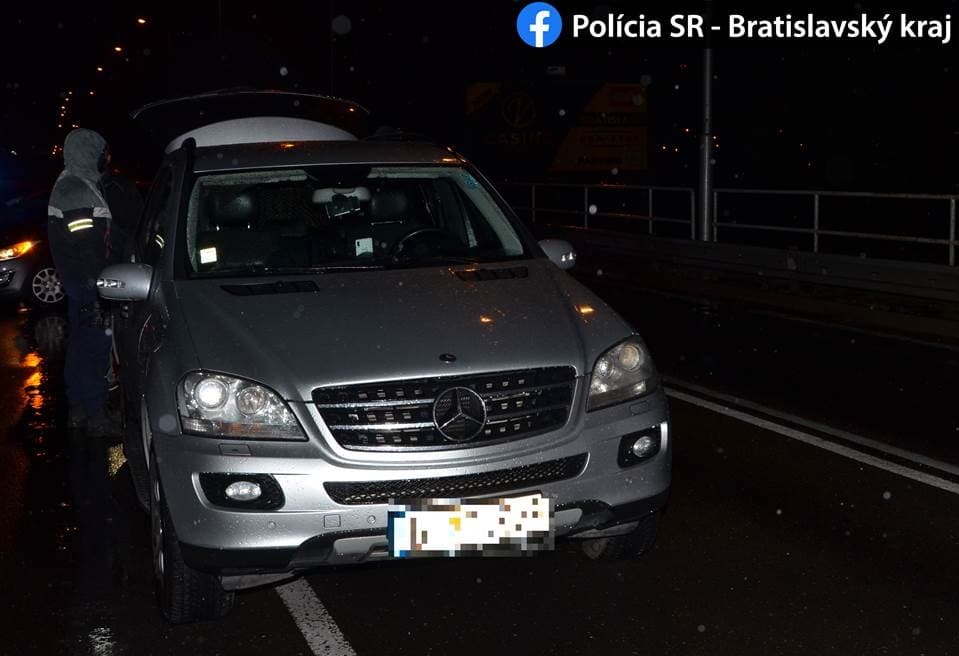 Lecsaptak a rendőrök a Mercedesszel kocsikázó visszaeső drogdílerre (FOTÓK)