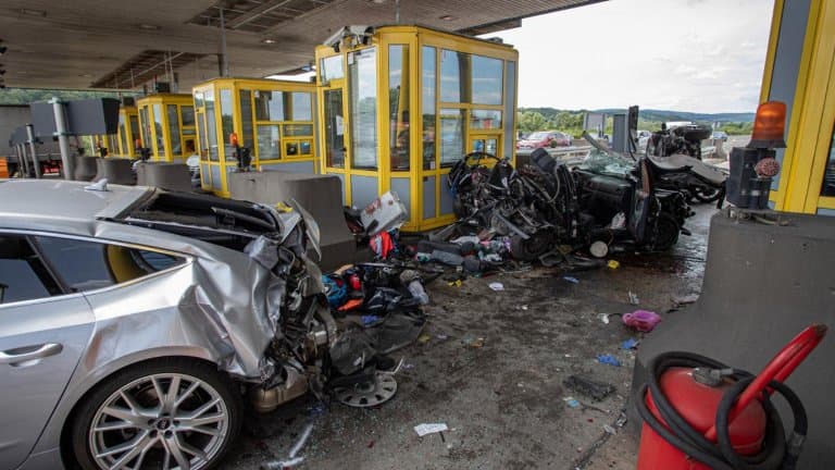 Pénzbírsággal sújtották a Horvátországban súlyos balesetet okozó sofőr orvosát