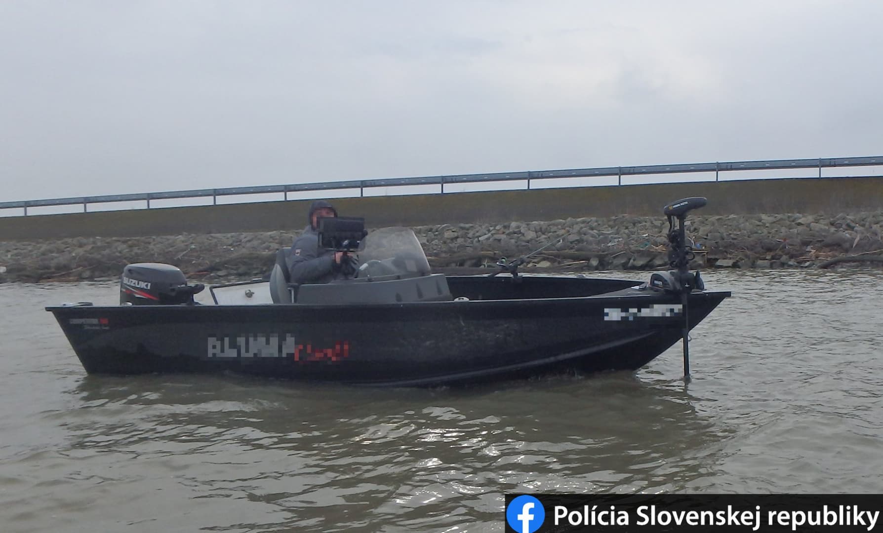 Orvhalászt csíptek el Bősnél, tiltott helyen fogott egy tucatnyi halat (FOTÓ)