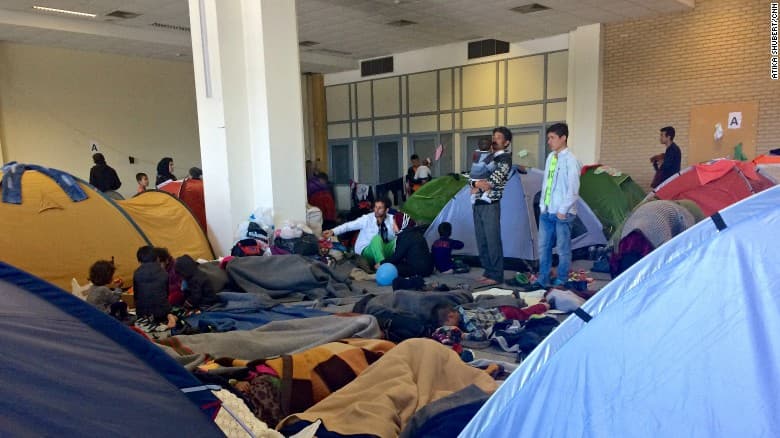 Éhségsztrájkba kezdtek a menekültek az athéni reptéren