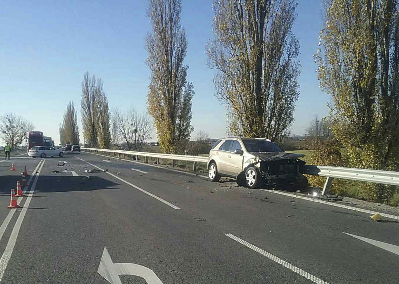 Halálos baleset Diószegnél – frontálisan ütközött két személykocsi (FOTÓ)