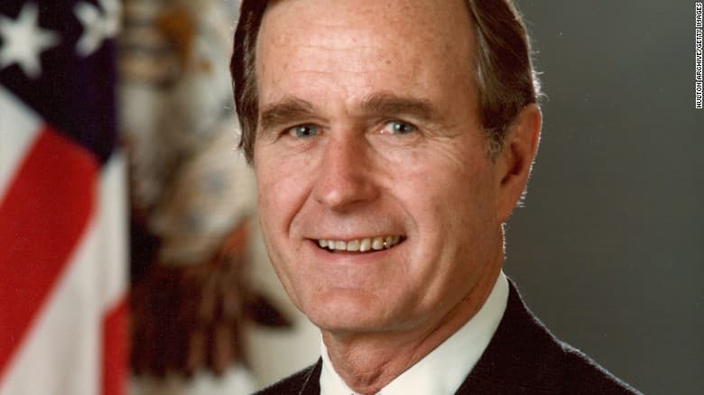 Az amerikai kongresszus kupolatermében vesznek búcsút George H. W. Bushtól