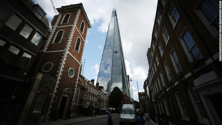 Egy szabadmászó kapaszkodott fel London legmagasabb épületére