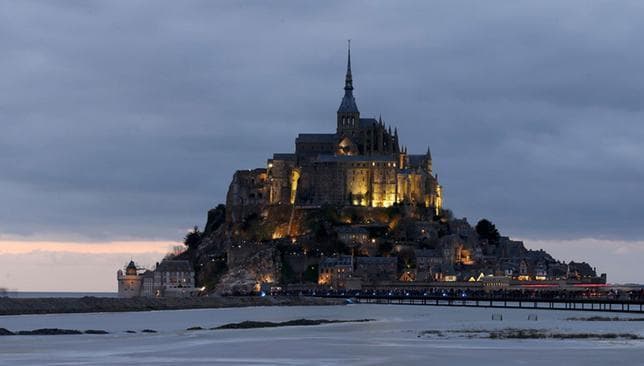 Kiürítette a francia rendőrség Mont-Saint-Michel, gyanús embert kerestek