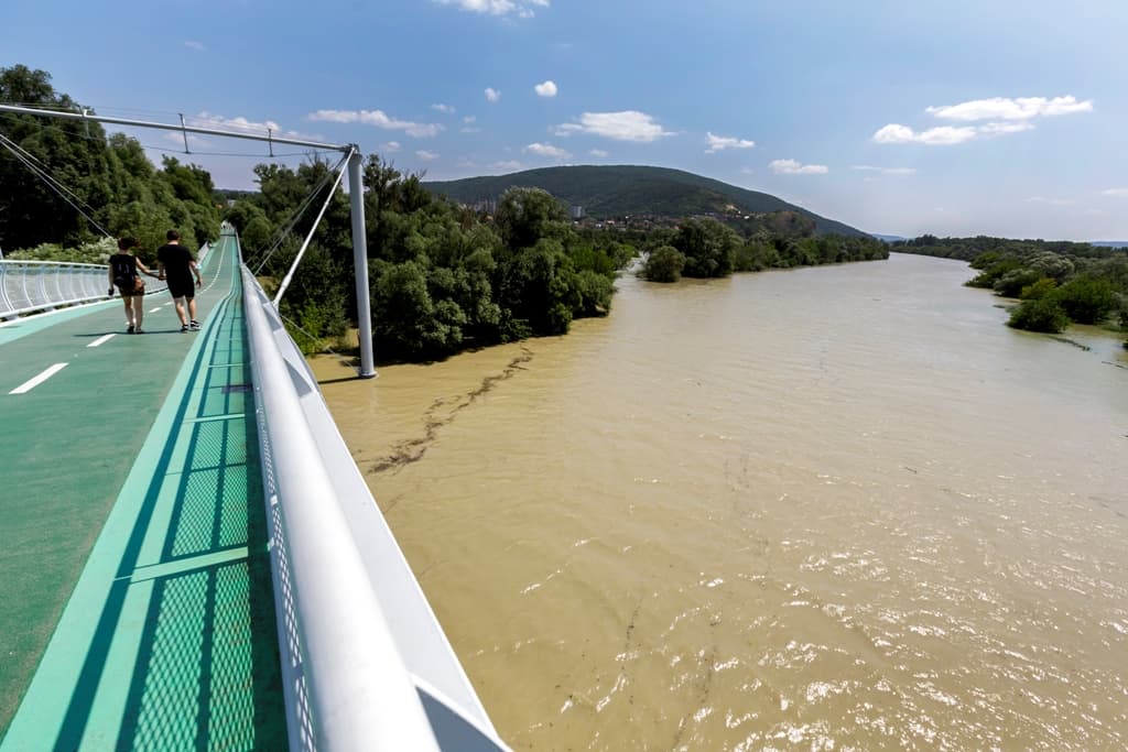 Tetőzött a Duna Pozsonynál, a vízszint elérte a 729 centimétert