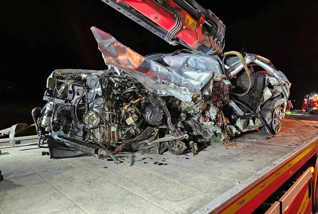 HORRORBALESET: Teherautóval ütközött frontálisan, nem élte túl a 41 éves sofőr (FOTÓK)