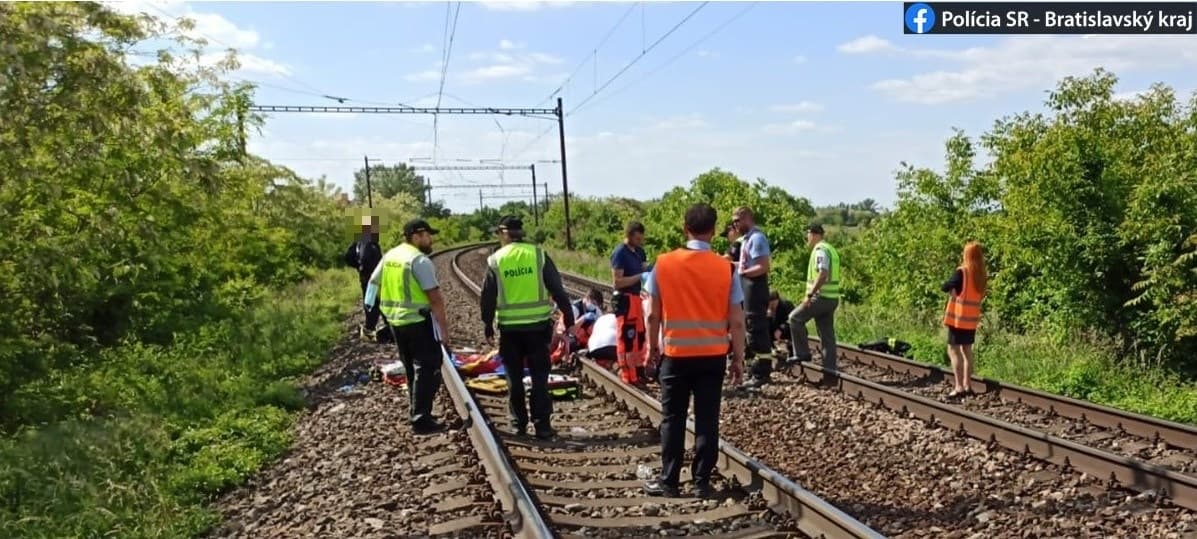 Meghalt a kórházban a másik 13 éves lány is, akit barátnőjével elgázolt a vonat, miközben a síneken fotózkodtak