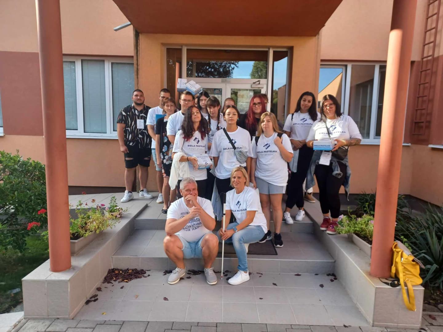 A Vakok és Gyengénlátók Uniója részére gyűjtenek adományokat a Neratovicei téri középsuli diákjai