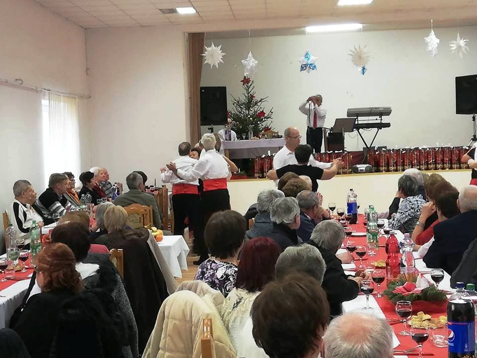 Nyugdíjasnapot tartottak Királyfiakarcsán, ismét megtelt a kultúrház