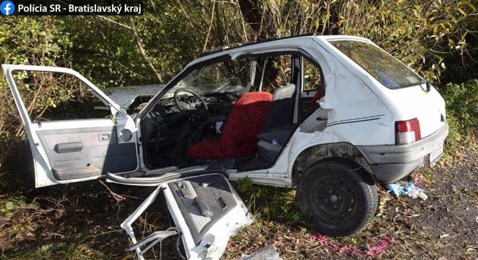 SZÖRNYŰ BALESET: Fának csapódott, nem tudták megmenteni a 49 éves sofőr életét (FOTÓK)
