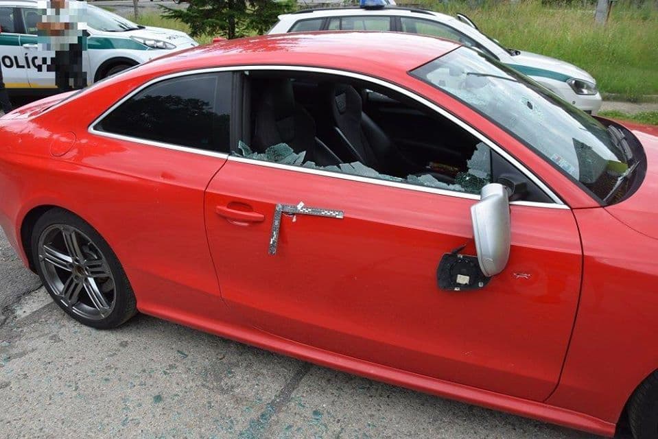 Szándékosan okoztak legalább 10 ezer eurós kárt az Audiban, szemtanúkat keresnek (FOTÓK)
