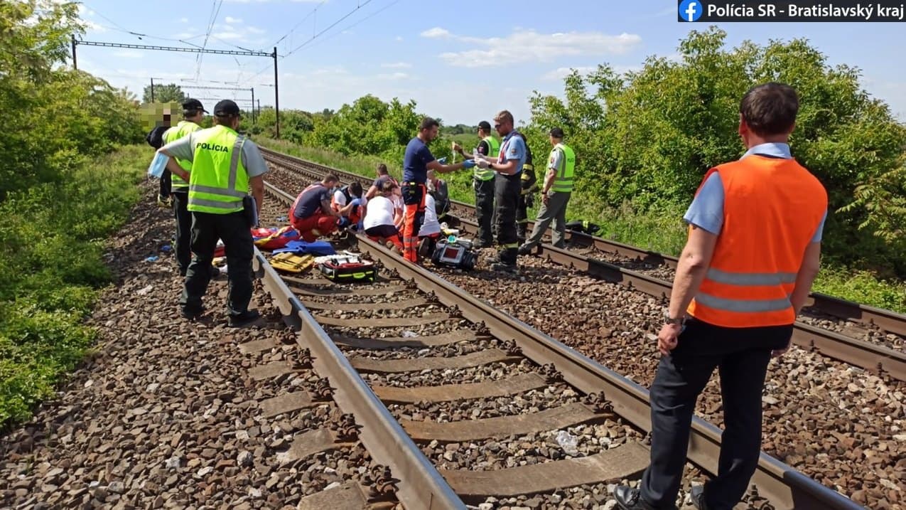 BORZALOM: Gyerekeket gázolt el a vonat Pozsonyban, egyikük a helyszínen életét vesztette
