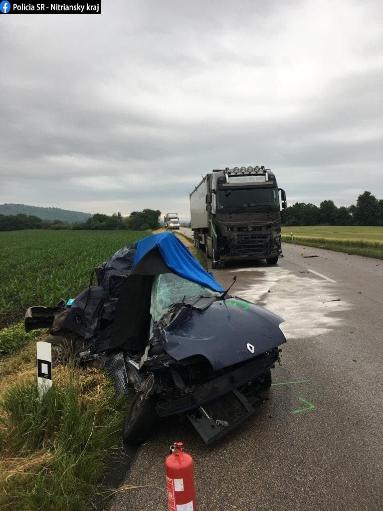 Borzalmas baleset: Alig maradt valami a Renault-ból, ketten meghaltak