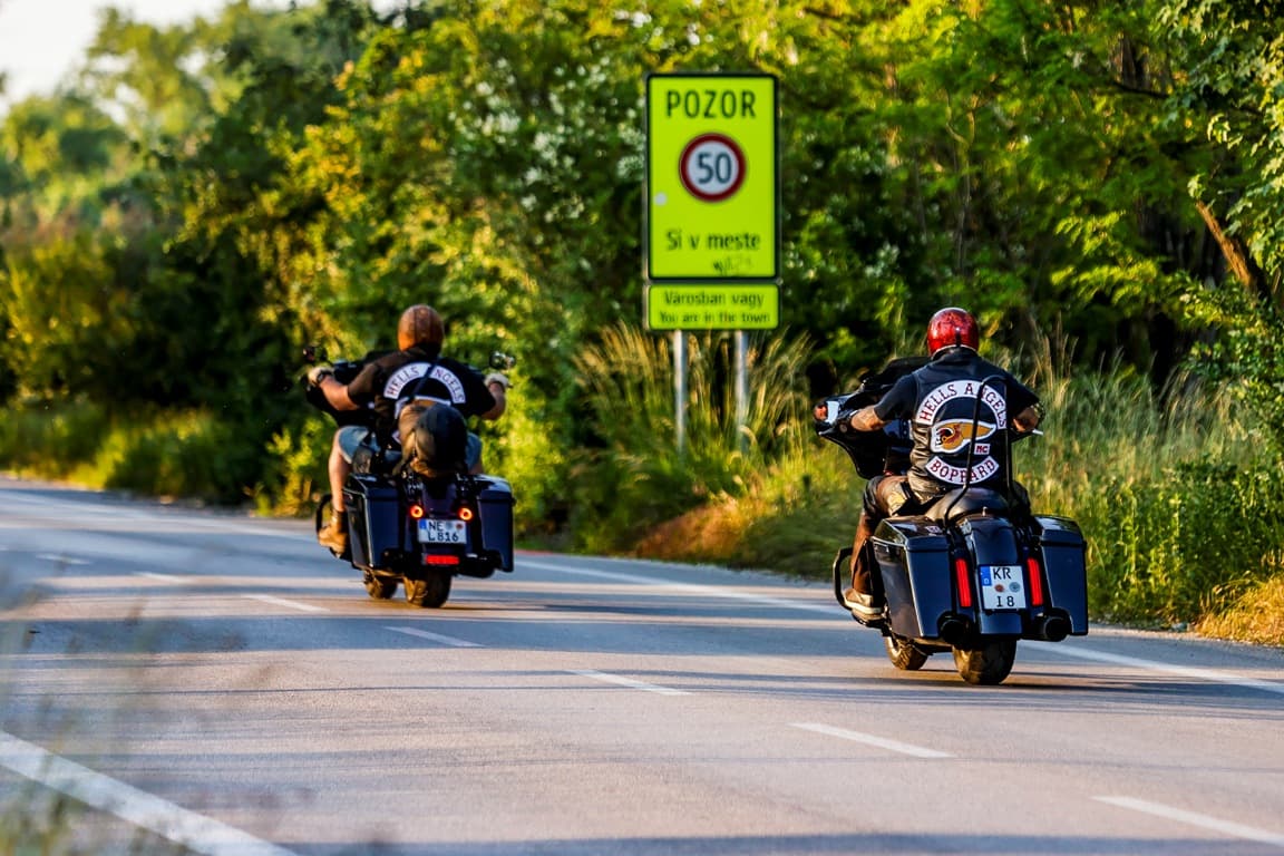 FOTÓK: Békésen berobogtak Somorjára a Hell's Angels motorosklub tagjai