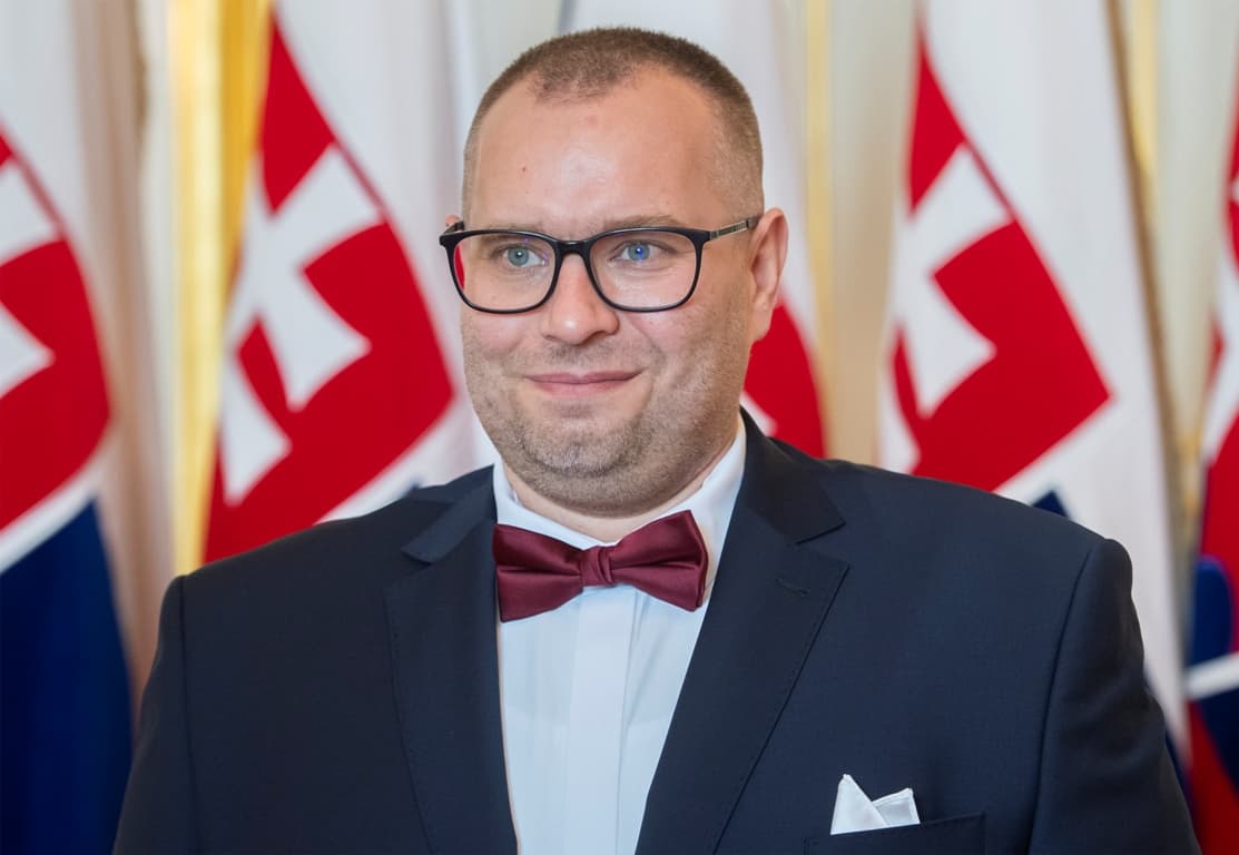 Letette az esküt Róbert Dobrovodský ombudsman
