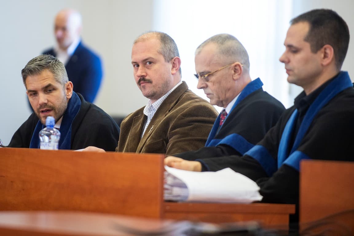 Bűnösnek találták Kotlebát, 4 év és 4 hónap letöltendőre ítélték a ĽSNS elnökét