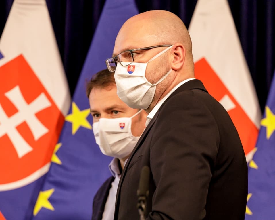 Matovič nem akarta megkockáztatni, hogy a vasárnapi zárvatartás miatt az SaS kilépjen a koalícióból