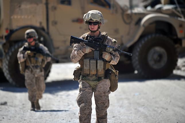 Irakban folytatják a szolgálatot a Szíriából kivont amerikai katonák