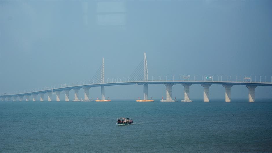 A világ leghosszabb tengeri hídja épült meg Hongkong és Makaó között