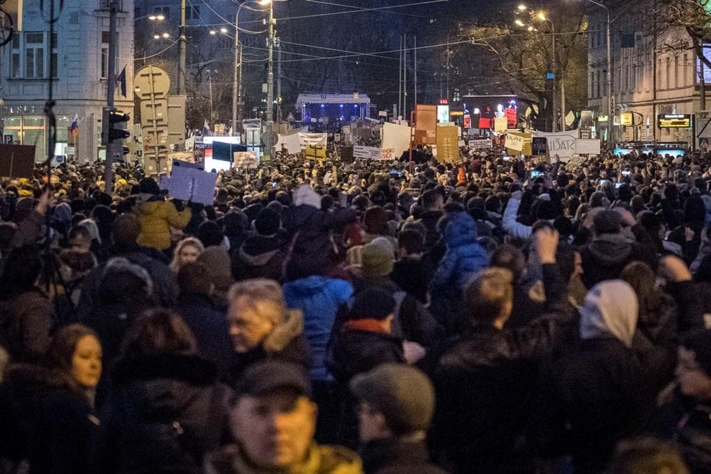 Tüntetés lesz pénteken Pozsonyban a hírhedt paragrafus ellen, amelyet Fico és Kaliňák ügyében is előhúztak