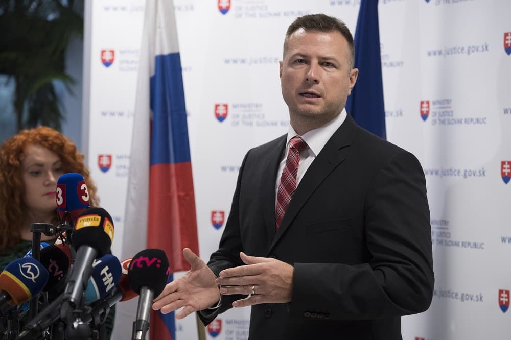 Bugár szerint piszkálódás folyik minisztere ellen, akinek hiteles válaszokat kell adnia
