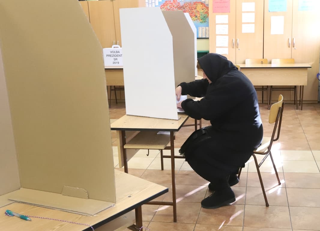 Galántán sem tolongtak az emberek a szavazóhelyiségekben
