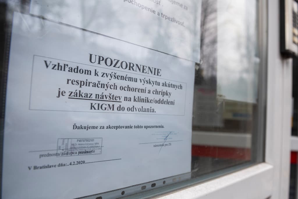 Koronavírus Szlovákiában: leállítanak minden Olaszországba tartó repülőjáratot, beteglátogatási tilalom az összes kórházban
