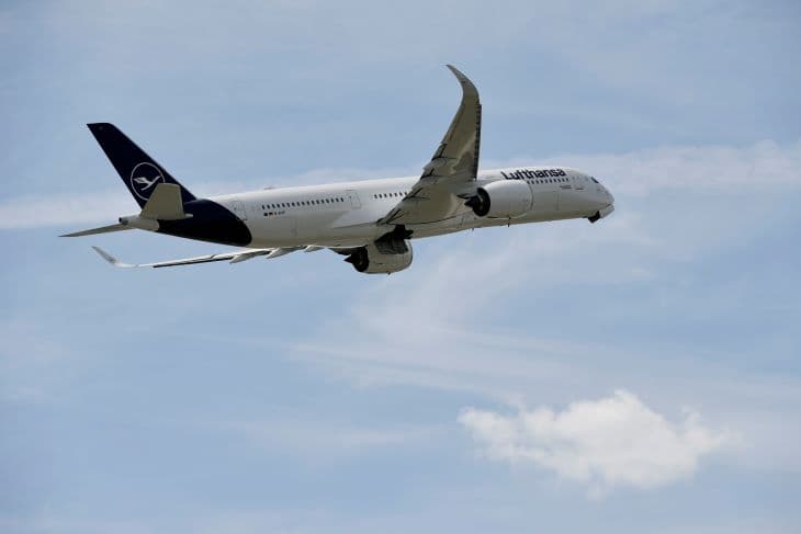 Tizenöt és fél órát repült egyhuzamban egy kutatókat szállító Lufthansa-járat