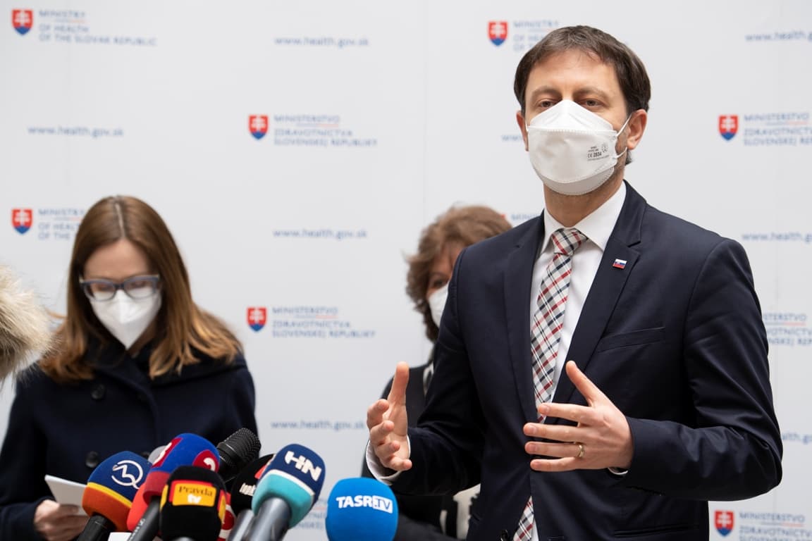 Folyamatosan javul a járványhelyzet Szlovákiában, bordó besorolású marad a Dunaszerdahelyi, a Galántai és a Komáromi járás is