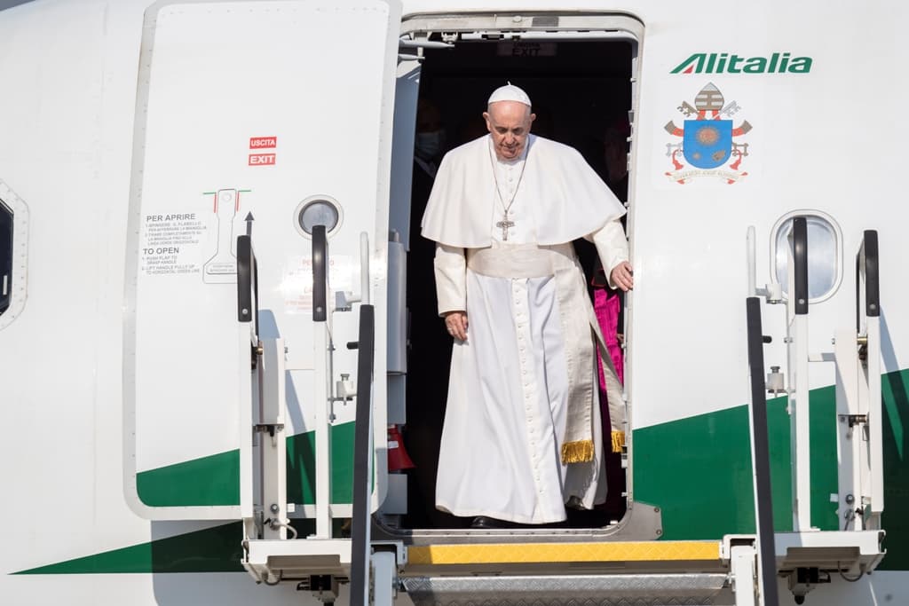 Nagymegyer fölött körözött Ferenc pápa repülőgépe
