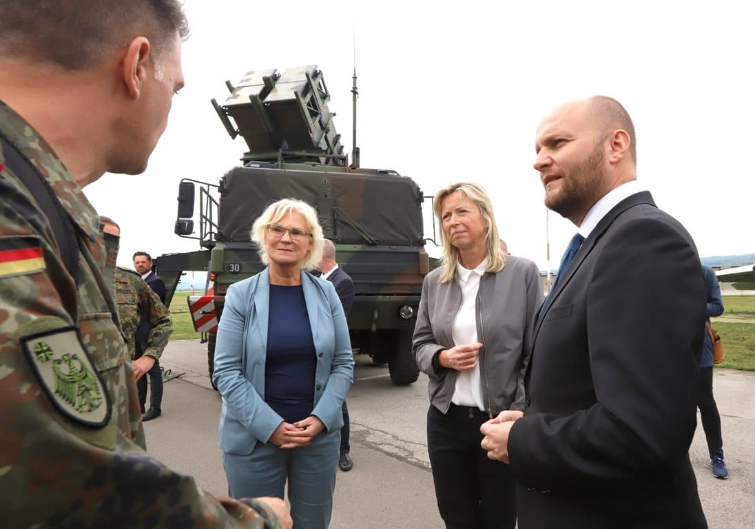 Naď: Szlovákia fontolóra veszi, hogy harckocsikat szállítson Ukrajnának (FOTÓK)