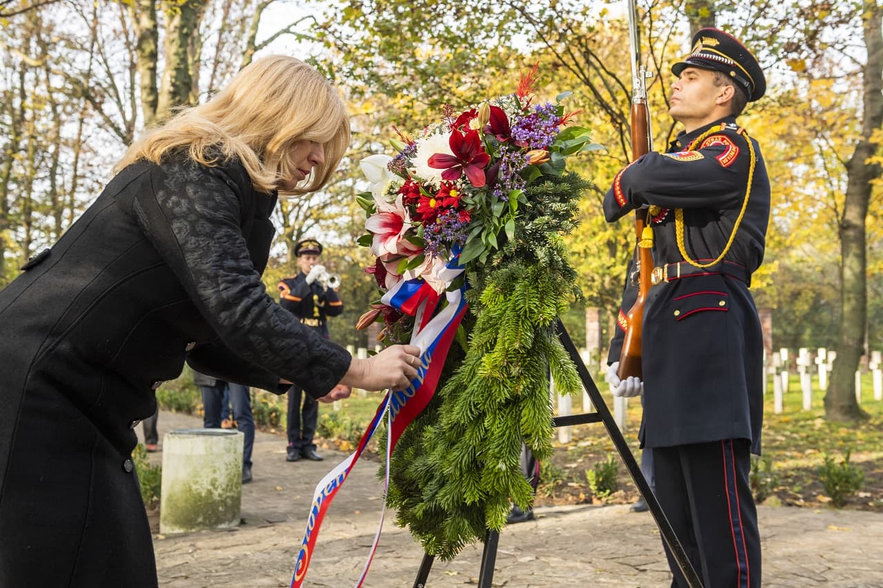"A béke nem magától értetődő" - Čaputová is tisztelgett az elesett katonák emléke előtt