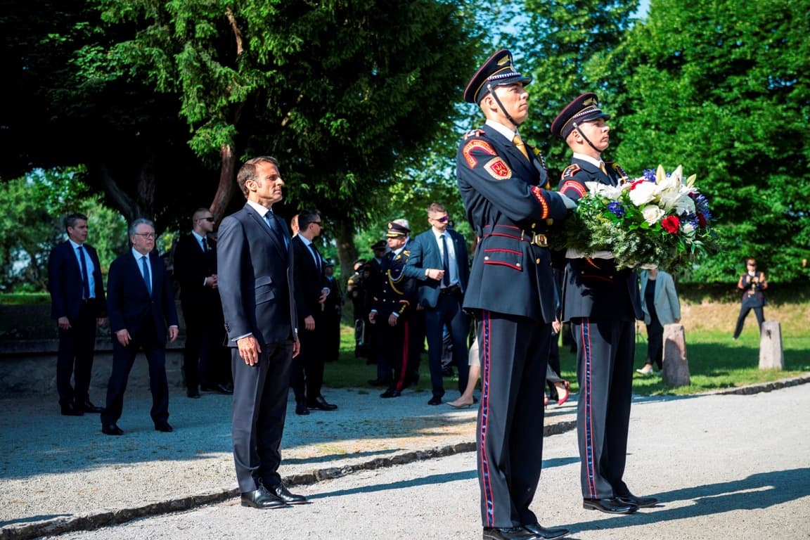 Milan Rastislav Štefánik emlékművénél koszorúzott a francia elnök (FOTÓK)