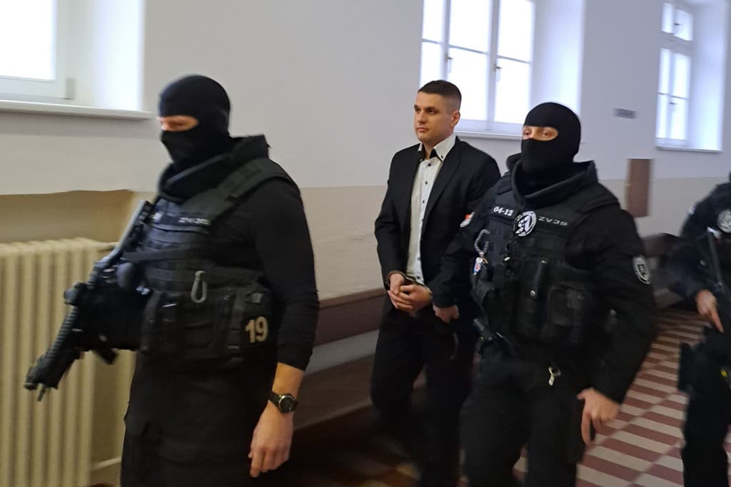 Szabadon engedik a Tupý-gyilkosság vádlottját, de nyomkövetőt kell viselnie