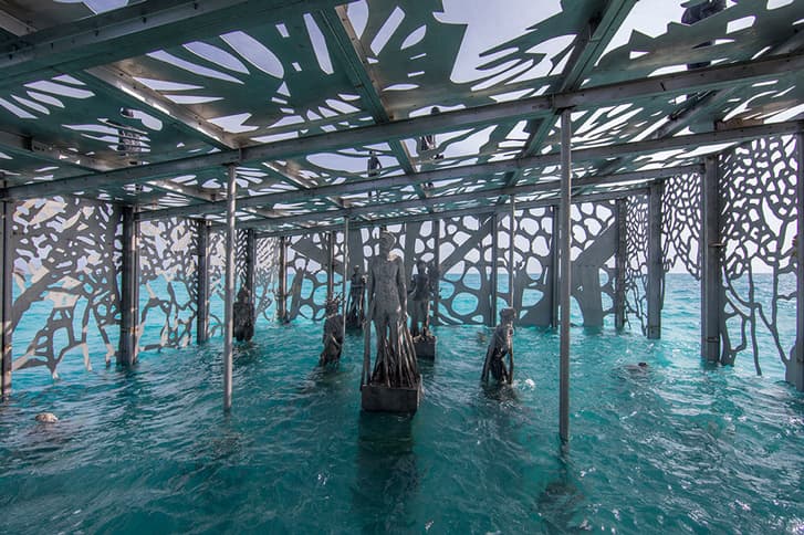 A világ első félig víz alatti múzeuma nyílt meg (FOTÓK)