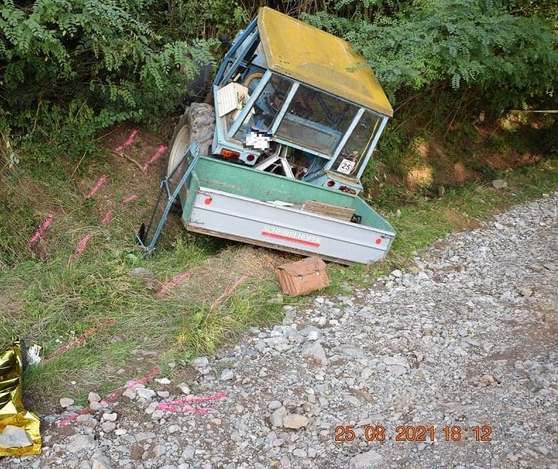 Tragikus baleset: egy nő kiesett a sziklán áthajtó traktorból, a sofőr életét vesztette