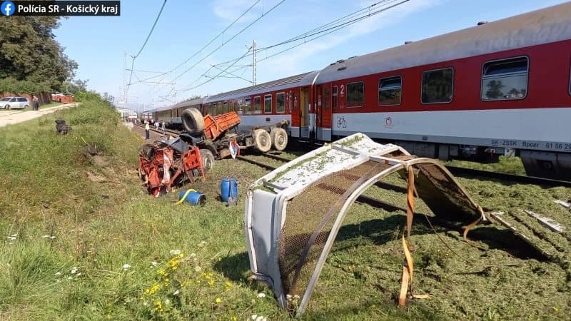 Lefulladt a Tatra a vasúti átjáróban, a teherautót darabokra szaggatta a gyorsvonat