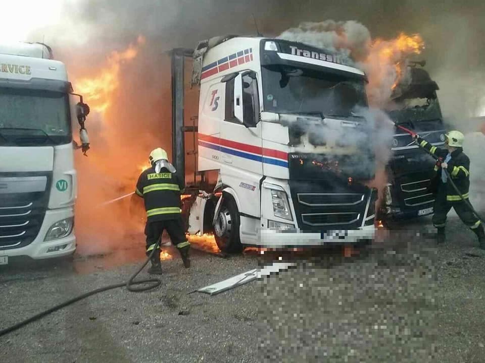 TŰZESET: Kamionok lángoltak Diószegen, óriási a kár! - FOTÓK