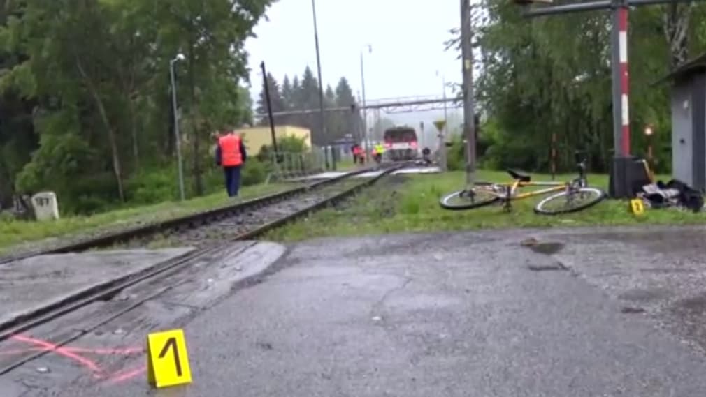 Elsodorta a vonat a részeg kerékpárost, súlyosan megsérült