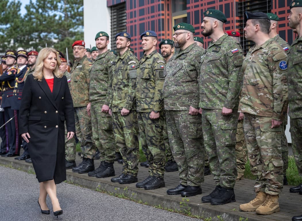 „Egy olyan klub tagjai vagyunk, amely védelmet biztosít nekünk” – a NATO szlovákiai csoportjánál tett látogatást Čaputová (FOTÓK)