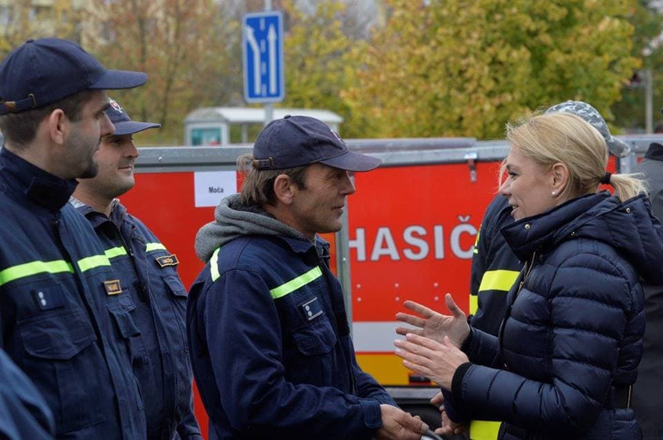 Árvízvédelmi felszerelést kaptak az önkéntes tűzoltók Nagyszombat és Nyitra megyében is