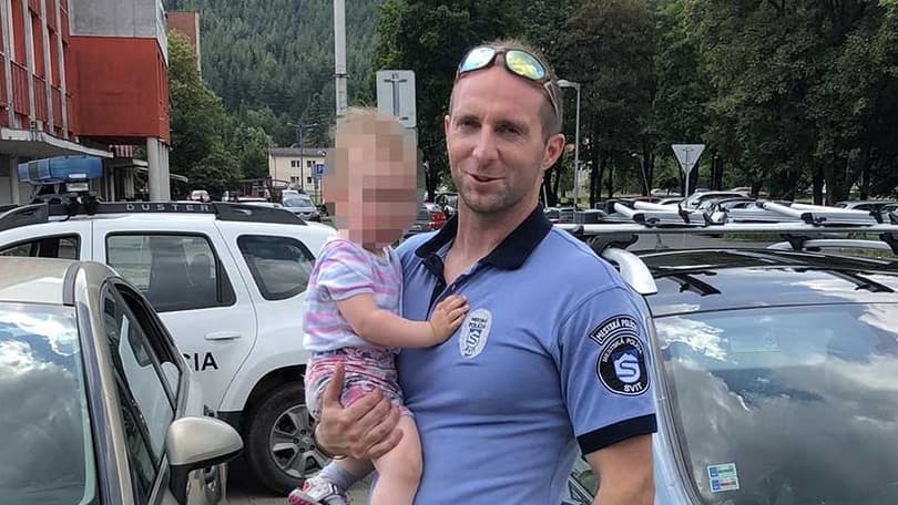 Városi rendőrök szabadítottak ki egy kétéves gyereket a felforrósodott autóból