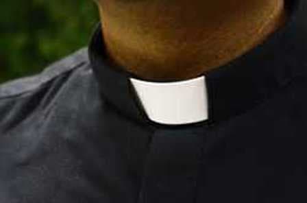 Gyermekmolesztáló papok nevét hozták nyilvánosságra