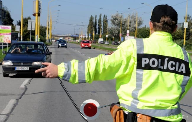 Mérnek, fújatnak, ellenőriznek a rendőrök a Dunaszerahelyi járásban