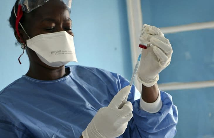 Az ENSZ készletet halmoz fel az ebola elleni oltóanyagból